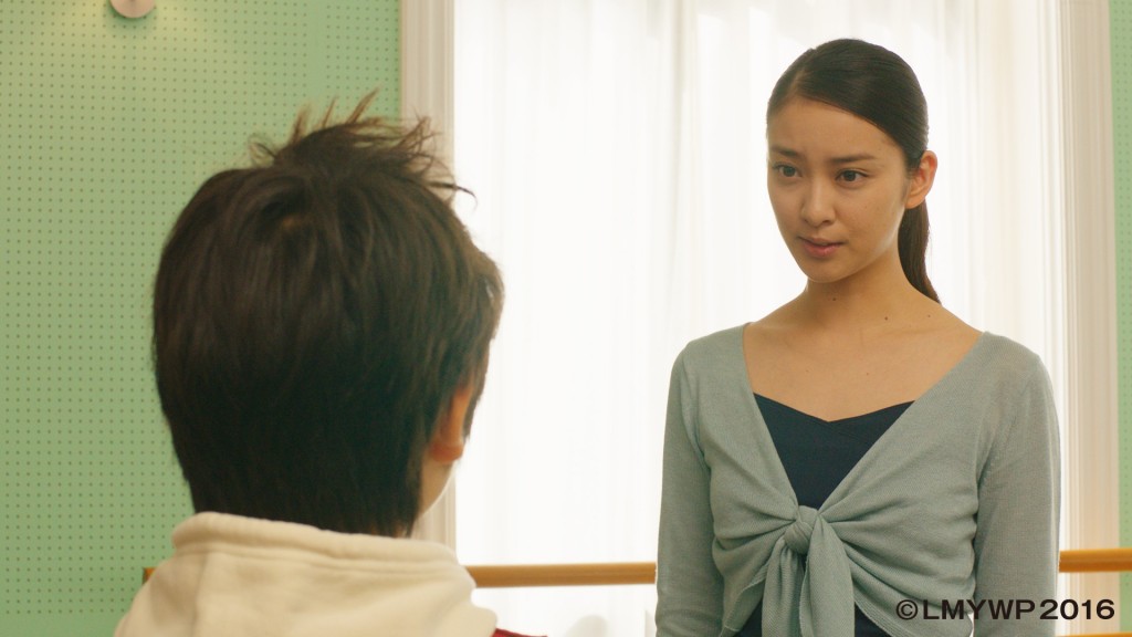 武井咲在《妖怪手錶》電影版3飾演美女芭蕾舞老師
