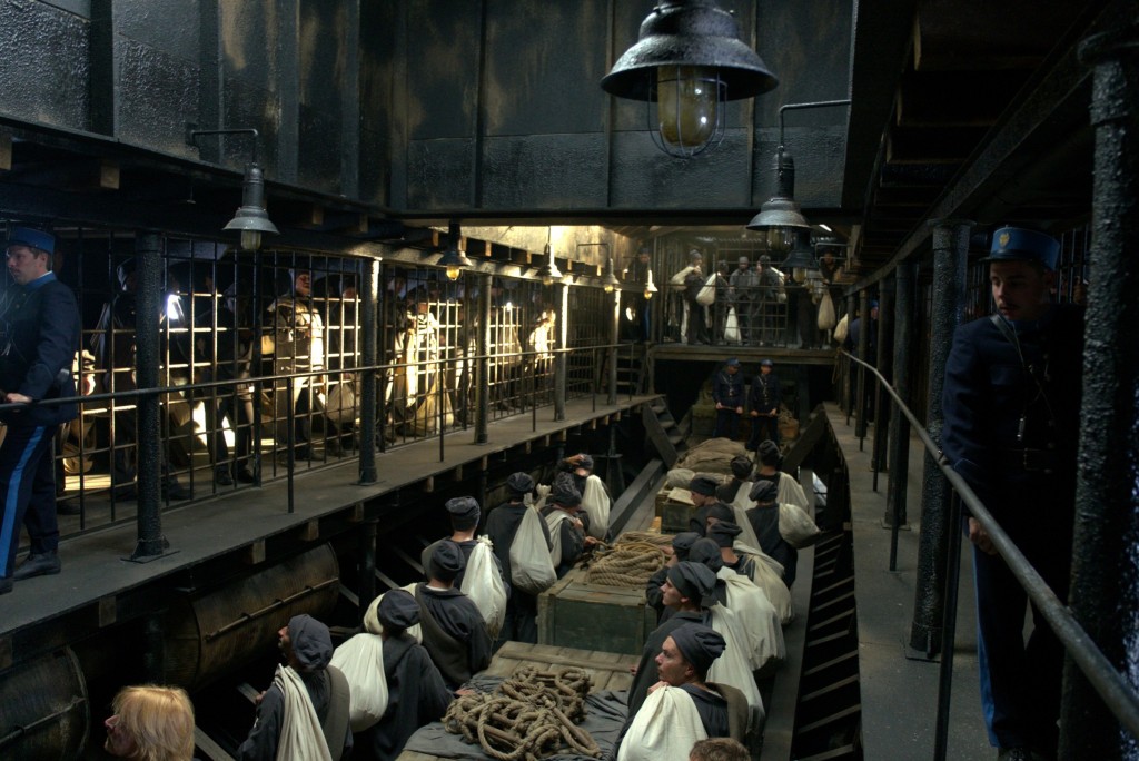 逃獄電影《惡魔島》為呈現監獄逼真場景，劇組1：1打造了5座監獄
