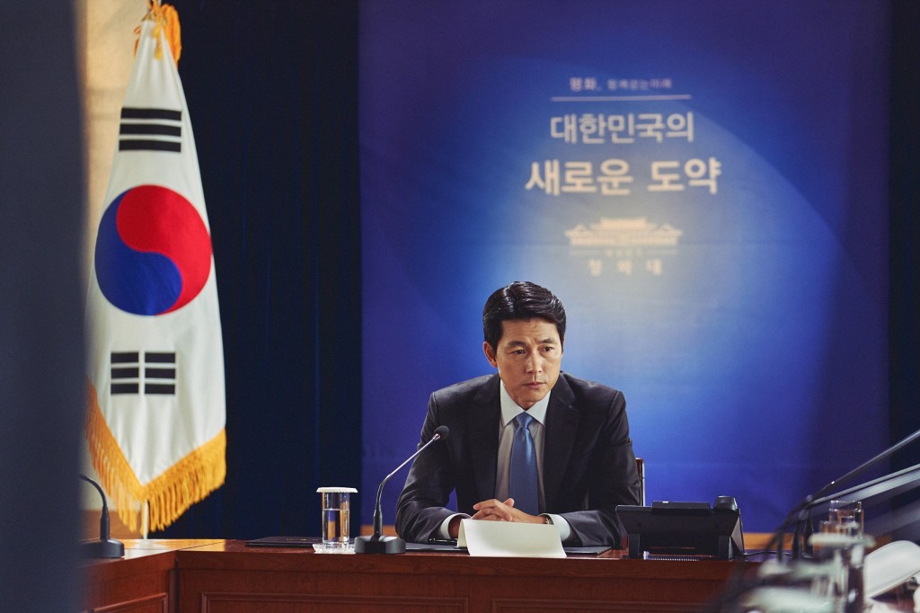 《鋼鐵雨：深潛行動》男神鄭雨盛化身南韓總統，被粉絲封為「史上最帥總統」