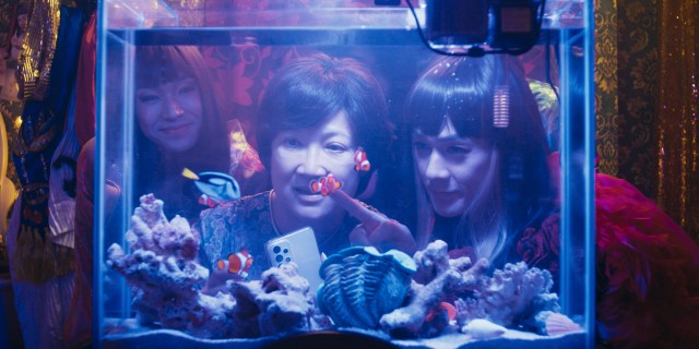 洪慧芳(中)在《好孩子》片中攜手許瑞奇(右)詮釋動人母子情